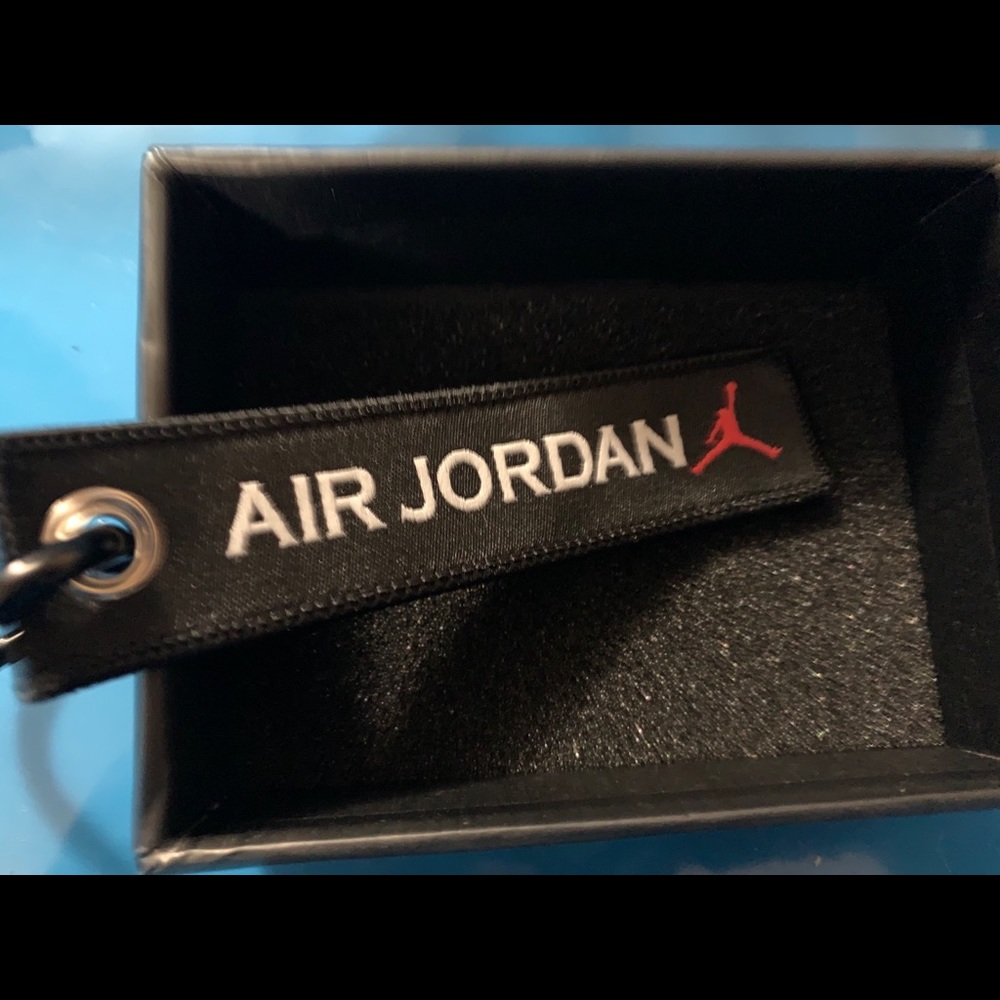 AirPod Pro Case - Picture 4 of 5
